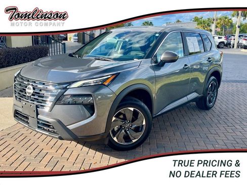 Used 2024 Nissan Rogue SV image 1