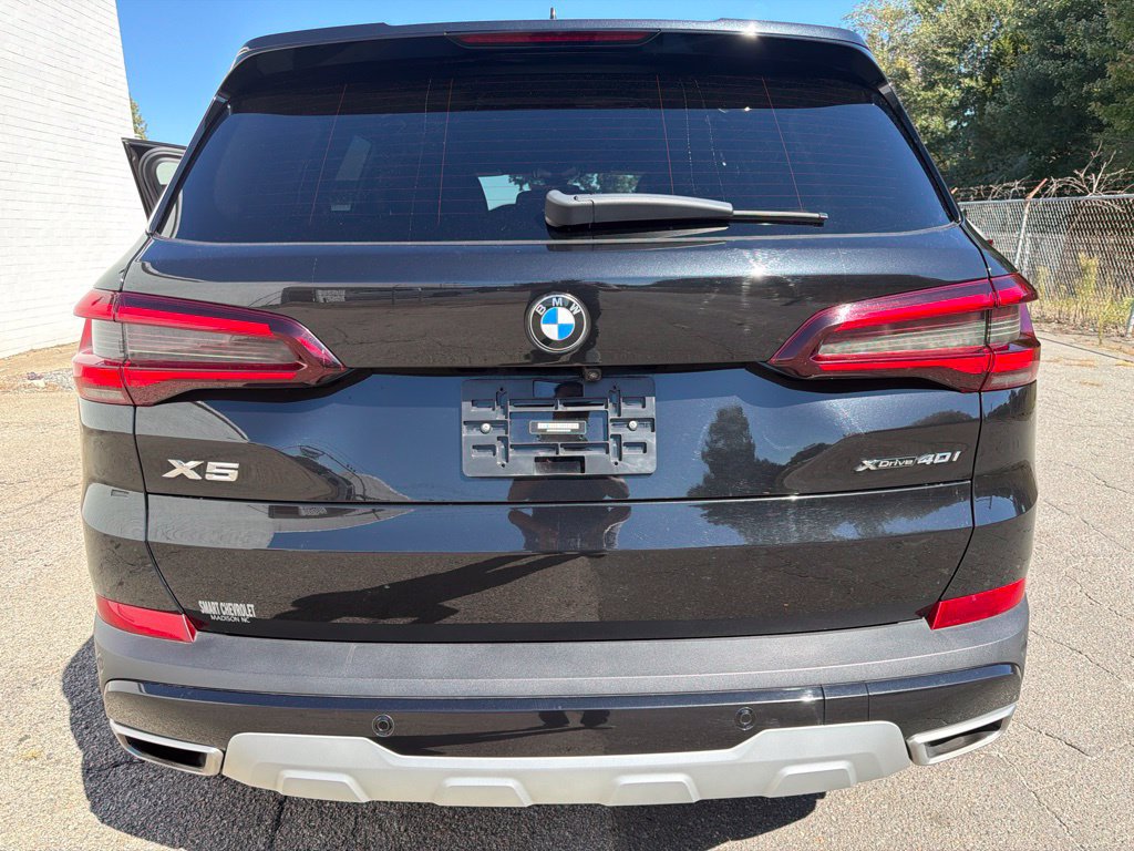 Used 2022 BMW X5 xDrive40i w/ Parking Assistance Package AWD/4WD image 3