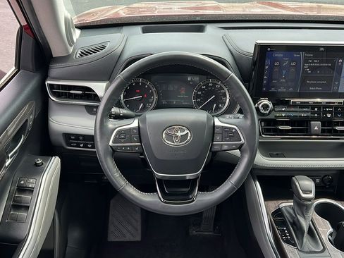 Certified 2021 Toyota Highlander Platinum image 9