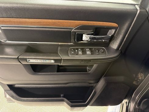 Used 2016 RAM 1500 Laramie w/ Convenience Group AWD/4WD image 9