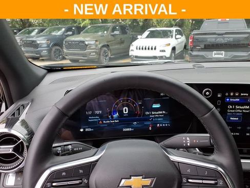 Used 2025 Chevrolet Equinox LT w/ Convenience Package II FWD image 31