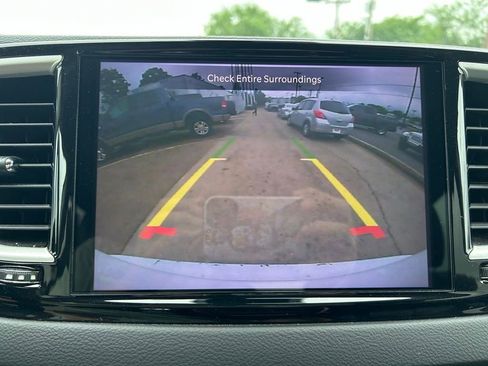 Used 2022 Chrysler Pacifica Touring-L FWD image 21