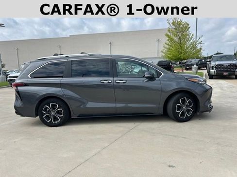 Used 2025 Toyota Sienna Platinum AWD/4WD image 2