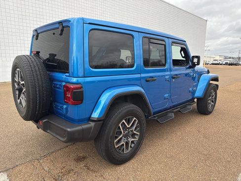 Used 2024 Jeep Wrangler Sahara w/ Technology Group image 7