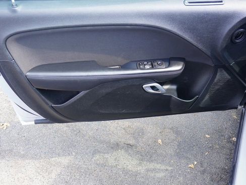 Used 2022 Dodge Challenger SXT image 8