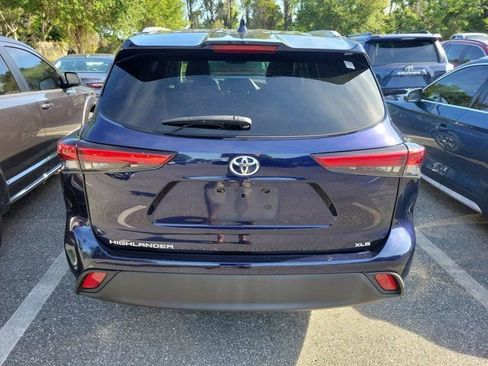 Used 2022 Toyota Highlander XLE image 5