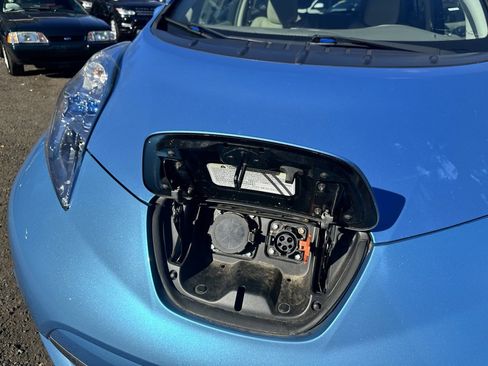 Used 2012 Nissan Leaf SL image 28