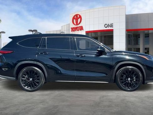 Used 2023 Toyota Highlander XSE AWD/4WD image 3