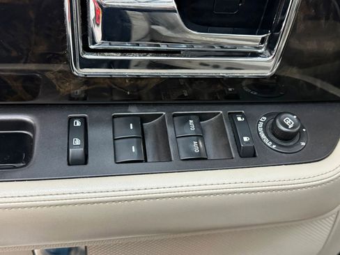 Used 2017 Lincoln Navigator Select AWD/4WD image 27