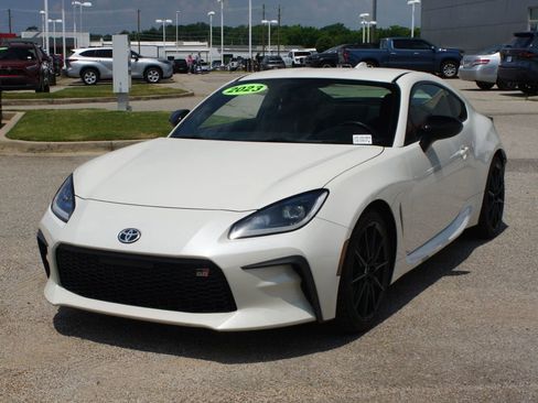 Used 2023 Toyota GR86 Premium w/ ALL Weather Mat Package (TMS) RWD image 2