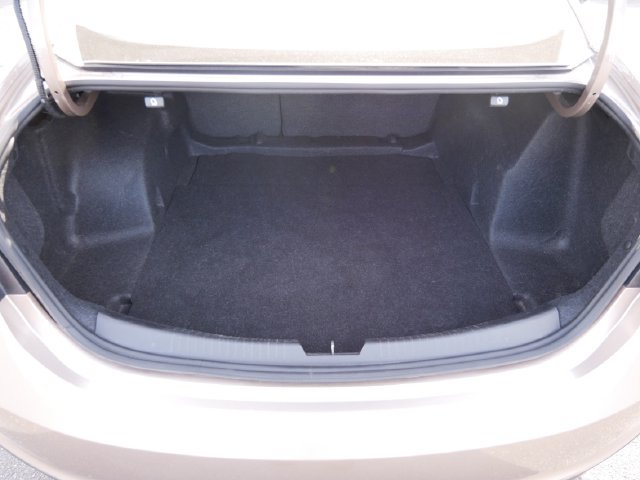 Used 2018 Chevrolet Malibu LT FWD image 12