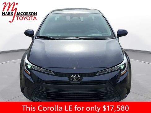 Used 2023 Toyota Corolla LE image 3