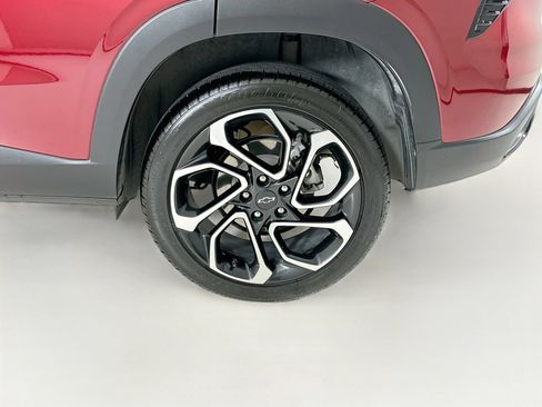 Used 2024 Chevrolet Trax RS w/ Sunroof Package FWD image 31