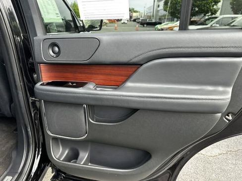 Certified 2023 Lincoln Navigator Reserve AWD/4WD image 39