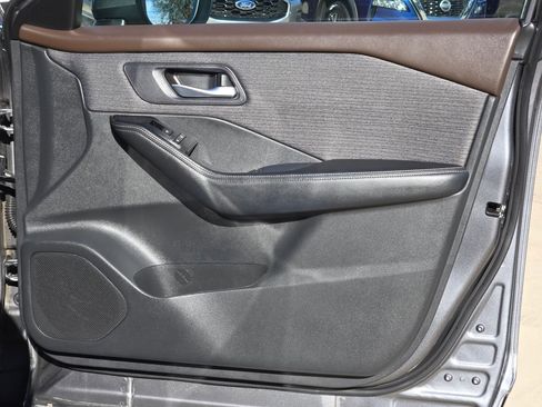 Used 2023 Nissan Rogue SV image 30