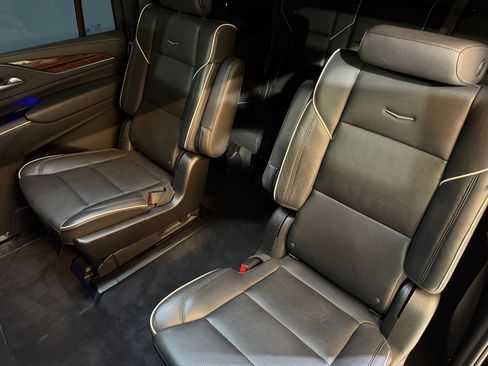 Used 2022 Cadillac Escalade ESV Premium Luxury RWD image 44