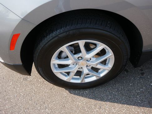 Used 2024 Chevrolet Equinox LT AWD/4WD image 16