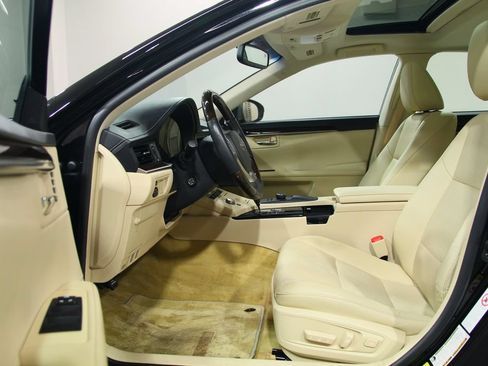 Used 2014 Lexus ES 350 w/ Premium Package FWD image 4