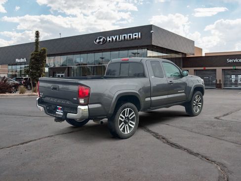 Used 2019 Toyota Tacoma SR5 image 5