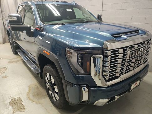 New 2026 GMC Sierra 2500 Denali w/ Denali Reserve Package AWD/4WD image 5