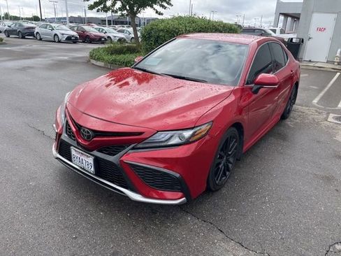 Used 2021 Toyota Camry XSE image 3