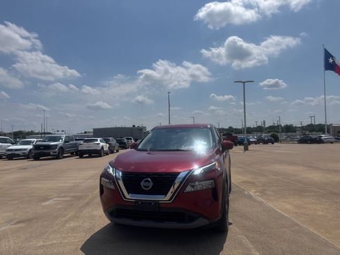 Used 2021 Nissan Rogue SV FWD image 6