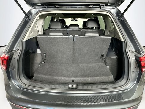 Used 2021 Volkswagen Tiguan SE FWD image 30