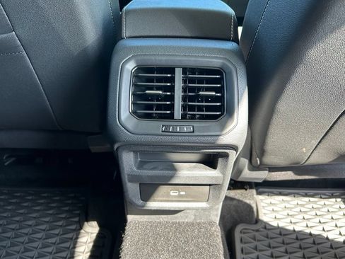 Certified 2023 Volkswagen Taos SE FWD image 42