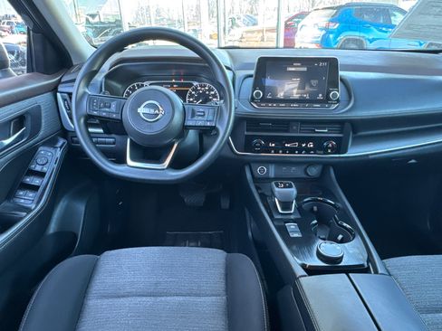 Used 2023 Nissan Rogue SV image 8