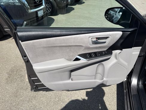 Used 2017 Toyota Camry XSE FWD image 11