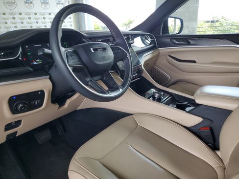 Used 2024 Jeep Grand Cherokee Limited 4xe AWD/4WD image 16