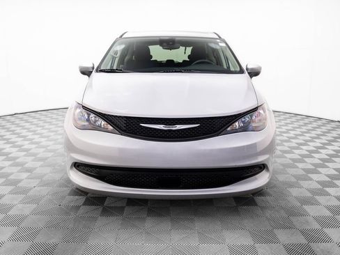 Used 2023 Chrysler Voyager LX image 8