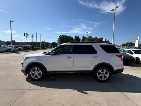Used 2019 Ford Explorer XLT w/ Equipment Group 201A FWD image 2