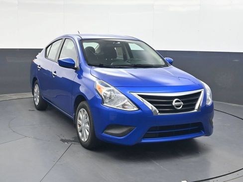 Used 2015 Nissan Versa SV FWD image 2