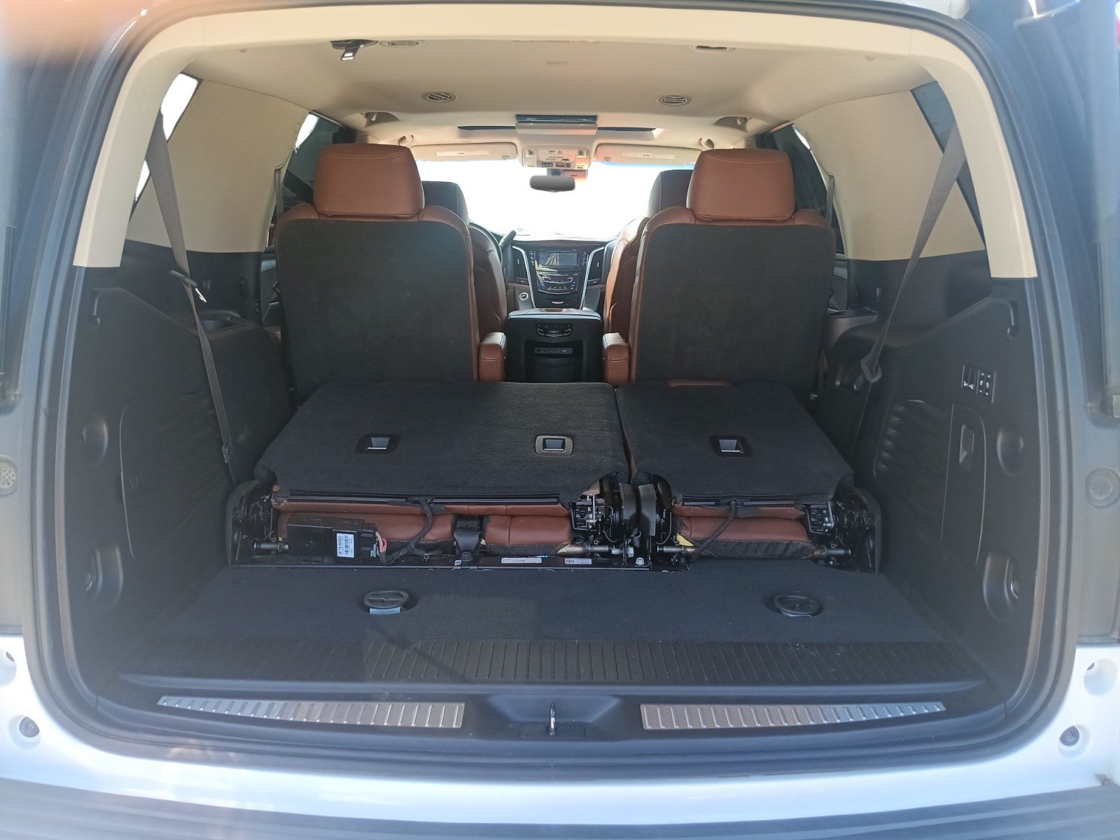 Used 2019 Cadillac Escalade Premium Luxury AWD/4WD image 23