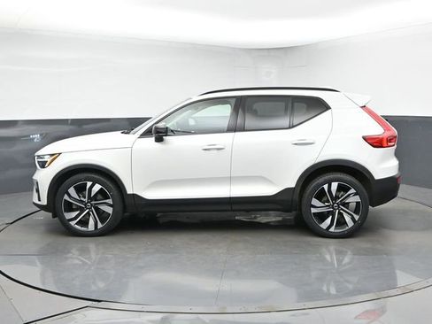 Used 2023 Volvo XC40 B5 Plus w/ Driver Assist Package AWD/4WD image 6