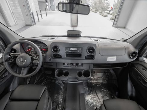 Certified 2025 Mercedes-Benz Sprinter 2500 image 8