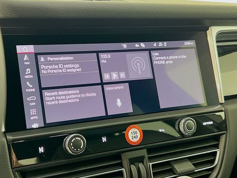 Certified 2026 Porsche Macan AWD/4WD image 15