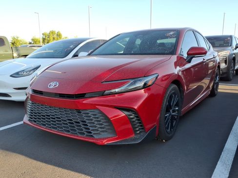 Used 2025 Toyota Camry SE w/ Convenience Package FWD image 2