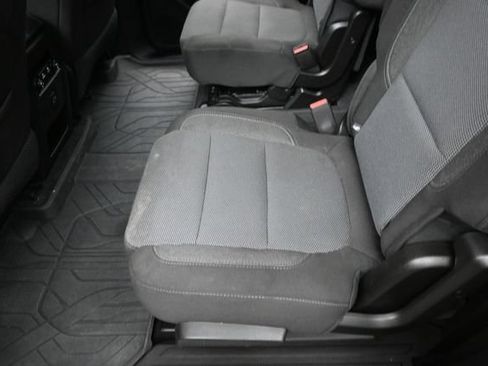 Used 2023 Chevrolet Traverse LT FWD image 23