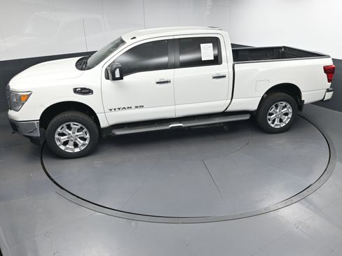 Used 2019 Nissan Titan SV w/ SV Convenience Package image 39