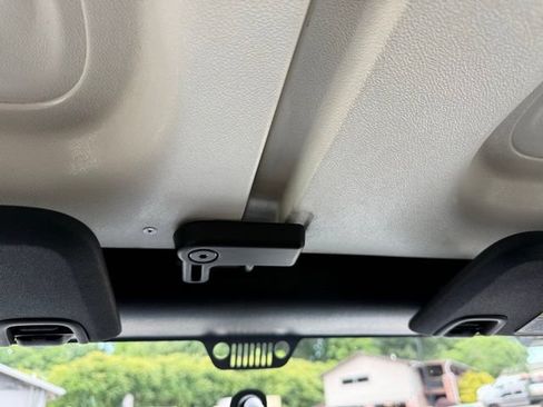Used 2012 Jeep Wrangler Unlimited Sahara AWD/4WD image 49