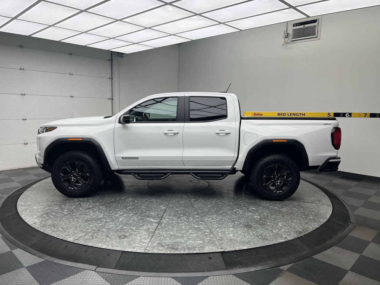 Used 2024 GMC Canyon Elevation w/ Elevation Premium Package AWD/4WD image 3
