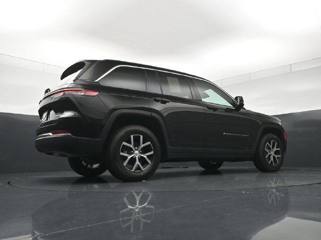 Used 2023 Jeep Grand Cherokee Limited w/ Trailer Tow Prep Group (B) AWD/4WD image 24