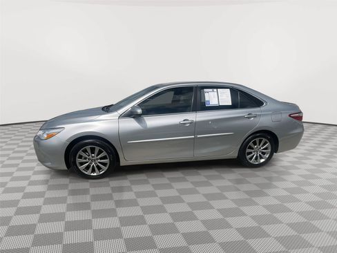 Used 2017 Toyota Camry XLE FWD image 5