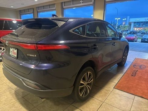 Used 2022 Toyota Venza LE image 11