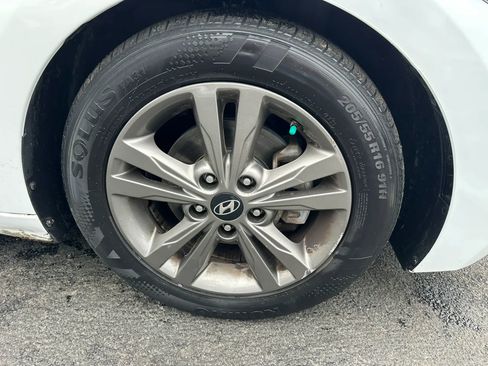 Used 2018 Hyundai Elantra Value Edition FWD image 12