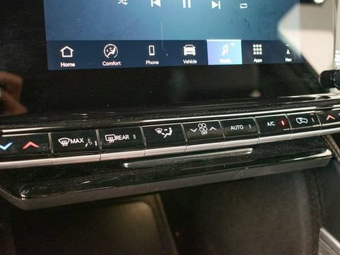 Used 2024 Jeep Wagoneer L Series II w/ Flexible Seating Group AWD/4WD image 32