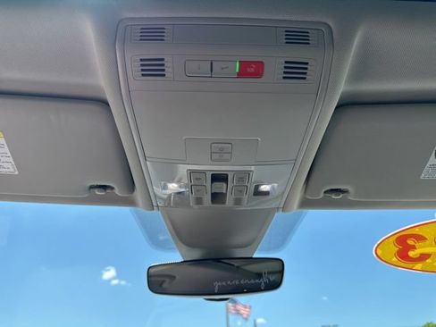 Used 2023 Volkswagen Tiguan SE w/ Panoramic Sunroof Package FWD image 15