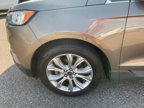 Used 2019 Ford Edge Titanium FWD image 9